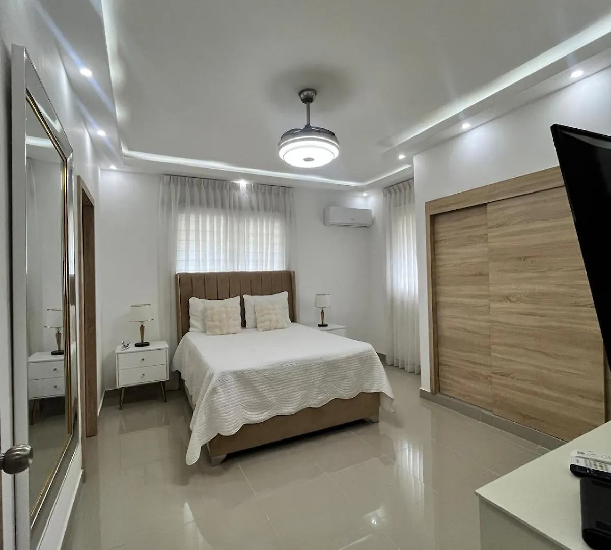 Modern 2-Bedroom Apartment Near The Airport Santo Domingo