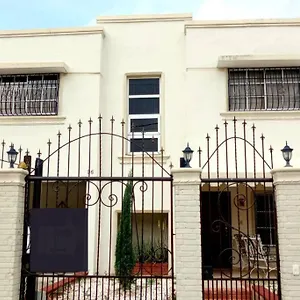 Amplia Residencia Familiar Apartamento
